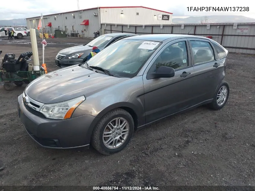 2010 Ford Focus Se VIN: 1FAHP3FN4AW137238 Lot: 40856754