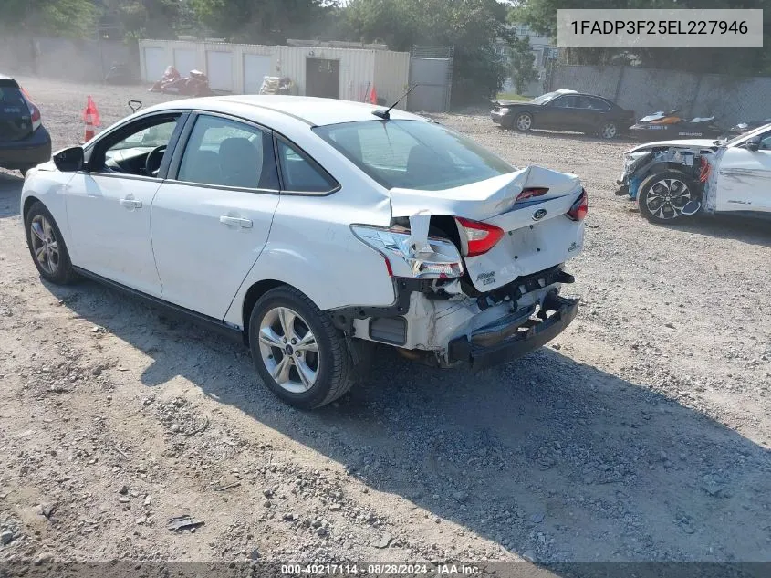 2014 Ford Focus Se VIN: 1FADP3F25EL227946 Lot: 40217114