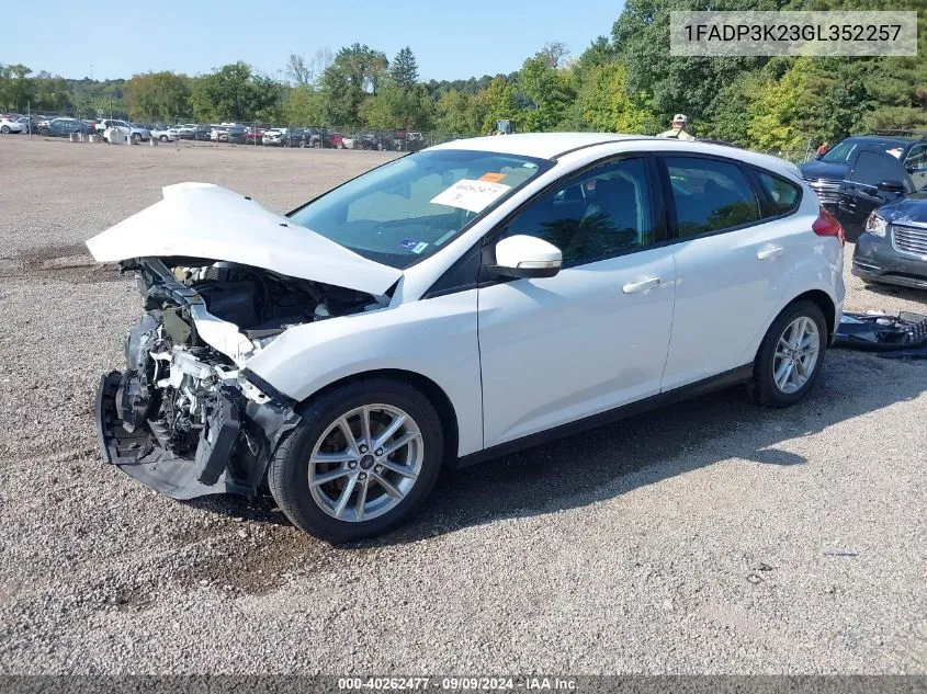 2016 Ford Focus Se VIN: 1FADP3K23GL352257 Lot: 40262477