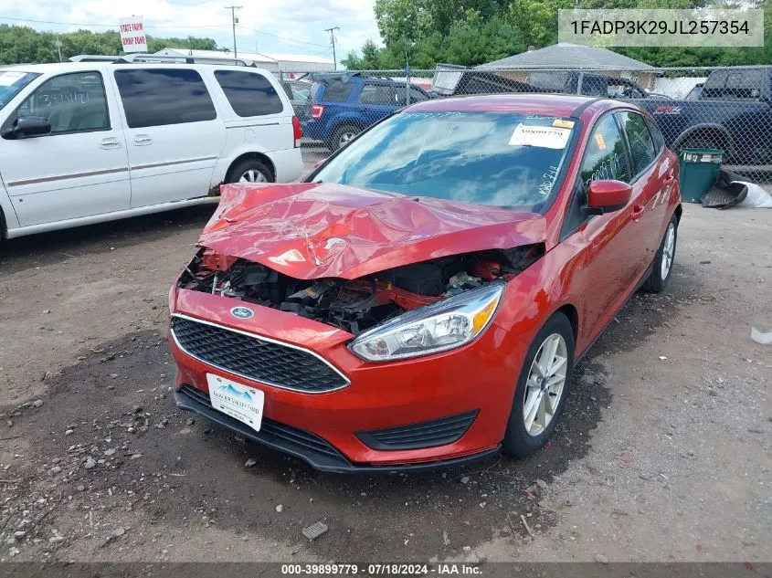 2018 Ford Focus Se VIN: 1FADP3K29JL257354 Lot: 39899779