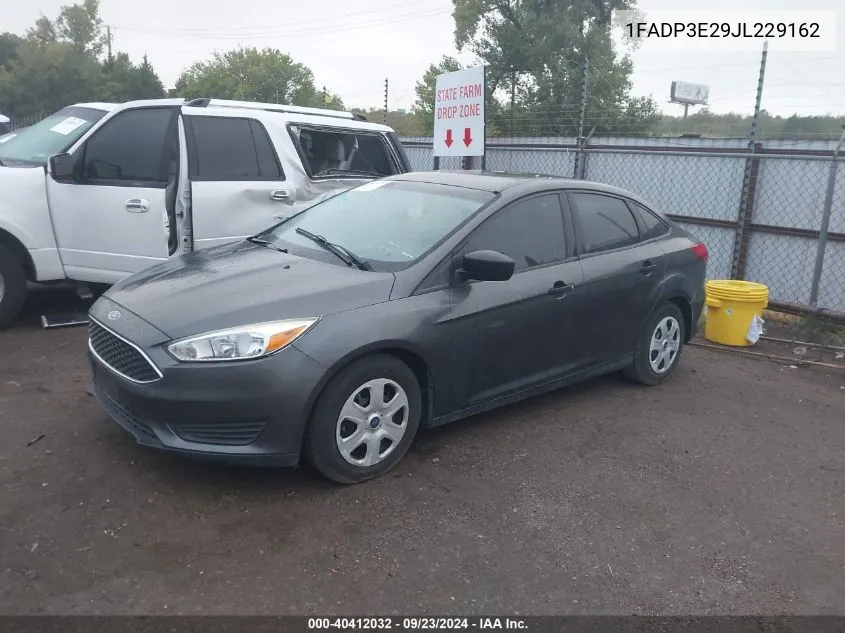 2018 Ford Focus S VIN: 1FADP3E29JL229162 Lot: 40412032