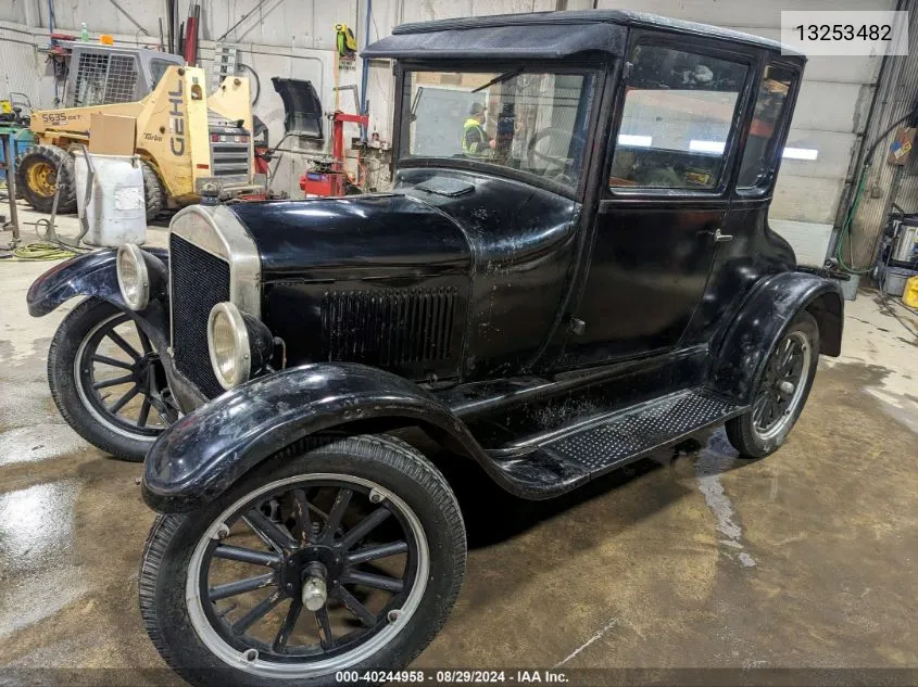 1926 Ford Model T VIN: 13253482 Lot: 40244958