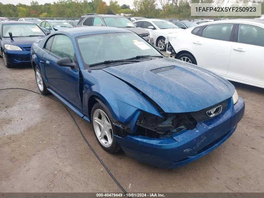 2000 Ford Mustang Gt VIN: 1FAFP42X5YF250923 Lot: 40479449