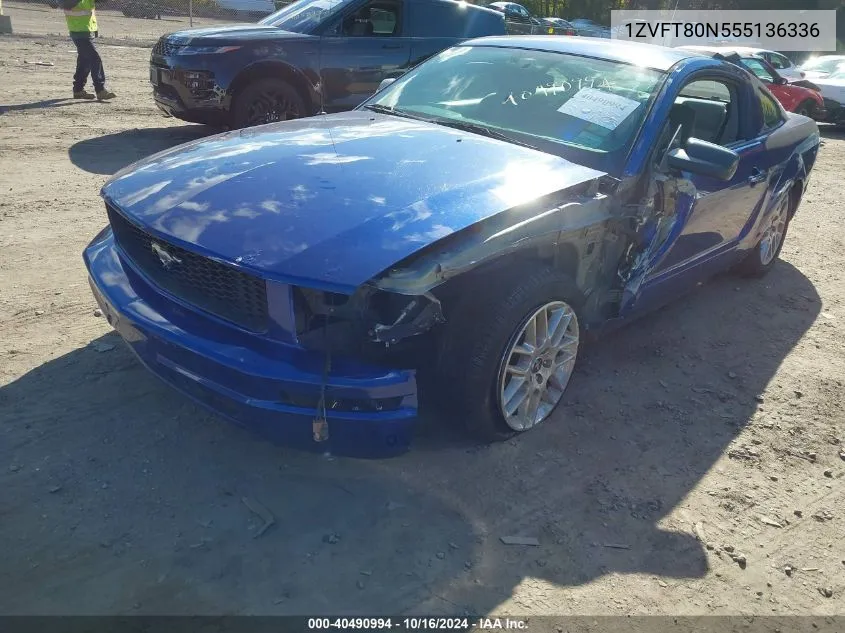 2005 Ford Mustang V6 Deluxe/V6 Premium VIN: 1ZVFT80N555136336 Lot: 40490994