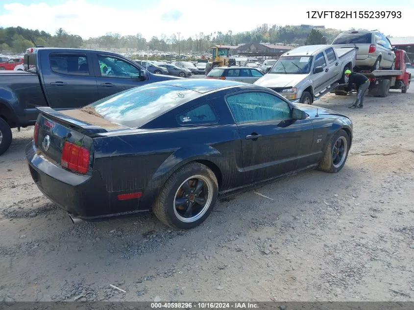 2005 Ford Mustang Gt Deluxe/Gt Premium VIN: 1ZVFT82H155239793 Lot: 40598296