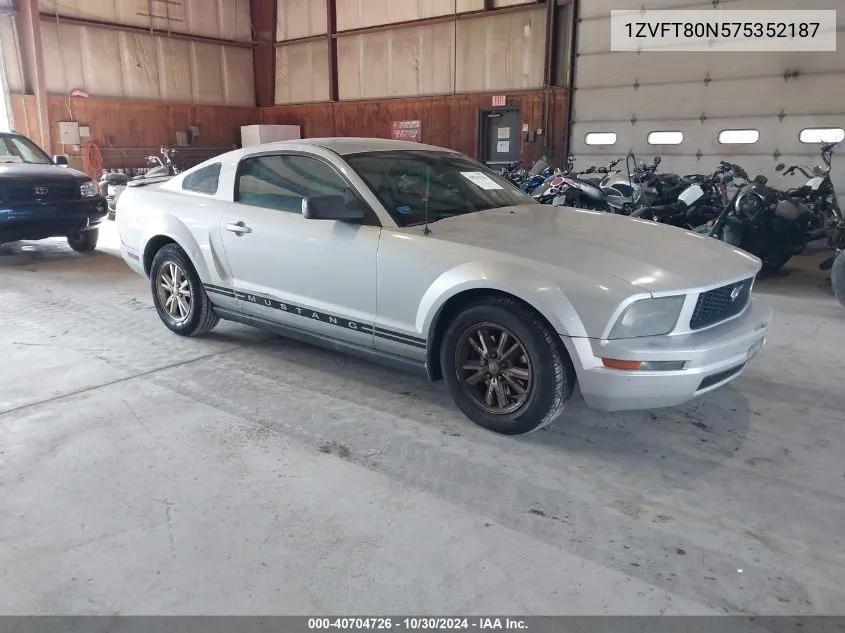 2007 Ford Mustang V6 Deluxe/V6 Premium VIN: 1ZVFT80N575352187 Lot: 40704726