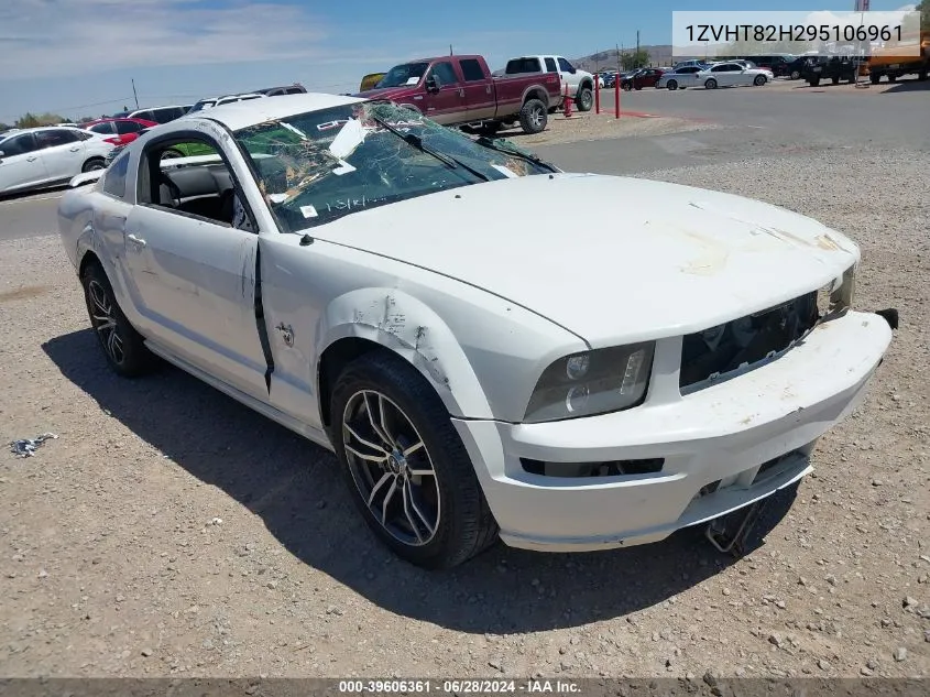 2009 Ford Mustang Gt Premium VIN: 1ZVHT82H295106961 Lot: 39606361