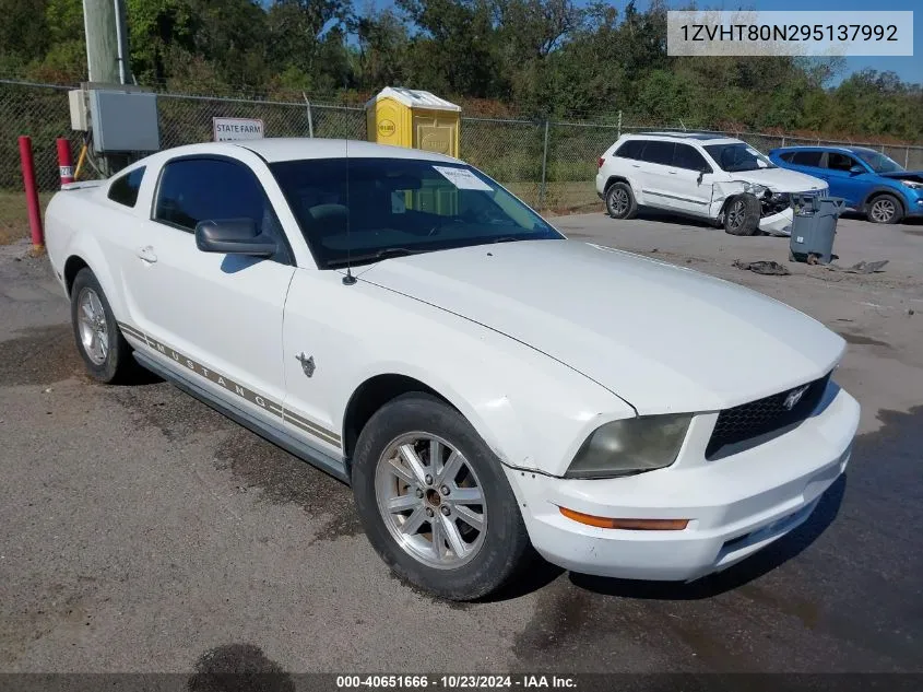 2009 Ford Mustang V6/V6 Premium VIN: 1ZVHT80N295137992 Lot: 40651666