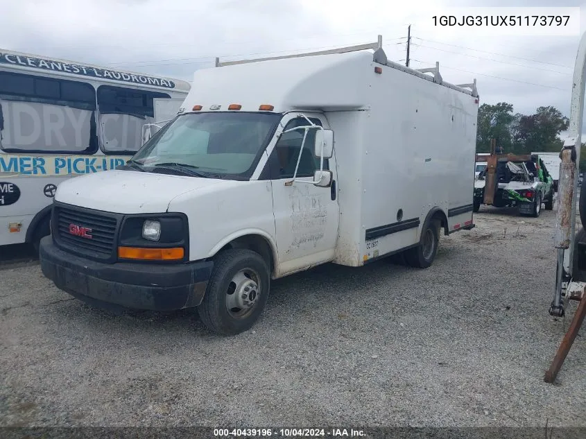 2005 GMC Savana Cutaway Standard W/C7L/C7N VIN: 1GDJG31UX51173797 Lot: 40439196