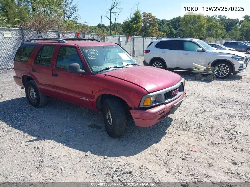 1997 GMC Jimmy VIN: 1GKDT13W2V2570225 Lot: 40335846