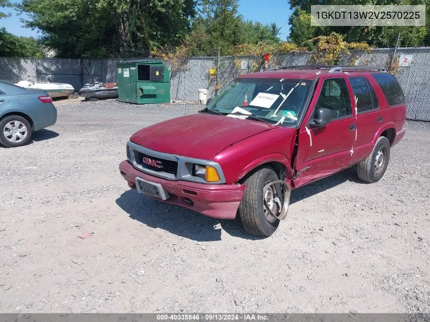 1997 GMC Jimmy VIN: 1GKDT13W2V2570225 Lot: 40335846