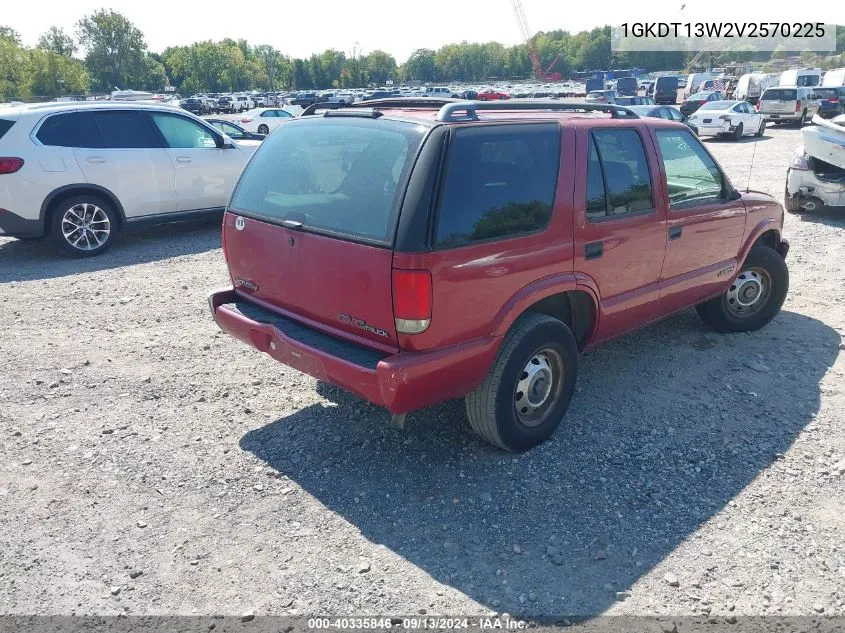 1997 GMC Jimmy VIN: 1GKDT13W2V2570225 Lot: 40335846