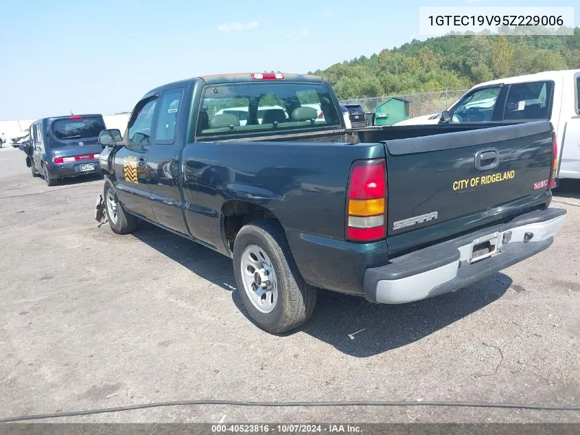 2005 GMC New Sierra C1500 VIN: 1GTEC19V95Z229006 Lot: 40523816