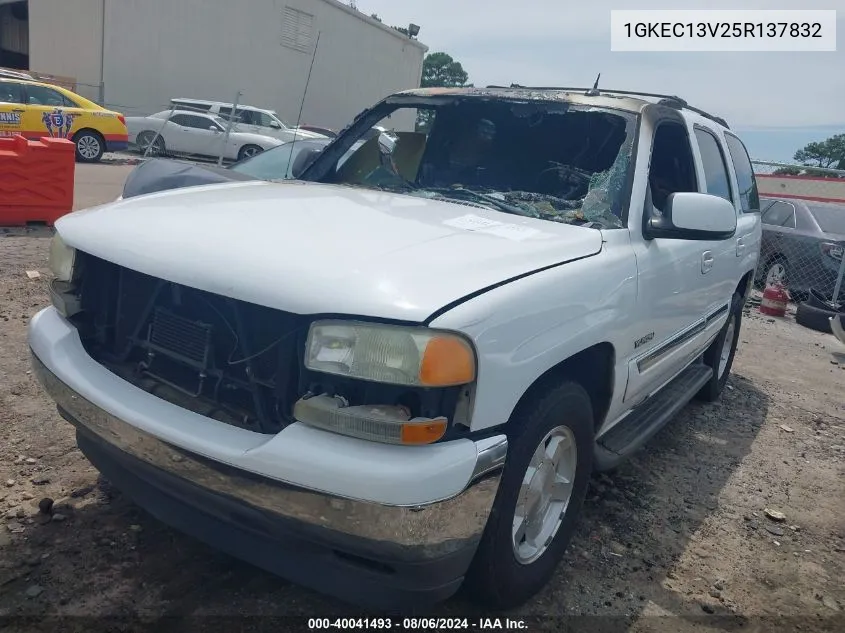 2005 GMC Yukon Slt VIN: 1GKEC13V25R137832 Lot: 40041493