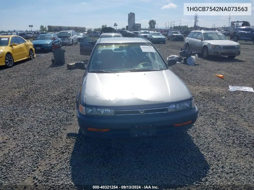 1992 Honda Accord Dx VIN: 1HGCB7542NA073563 Lot: 40321254