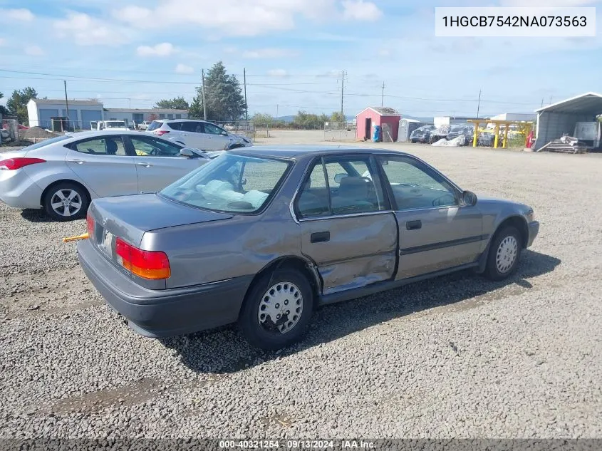 1992 Honda Accord Dx VIN: 1HGCB7542NA073563 Lot: 40321254