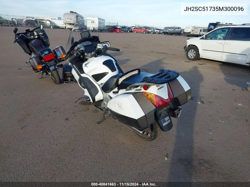 2005 Honda St1300 P VIN: JH2SC51735M300096 Lot: 40841663