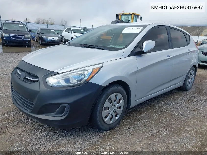 KMHCT5AE2HU316897 2017 Hyundai Accent Se