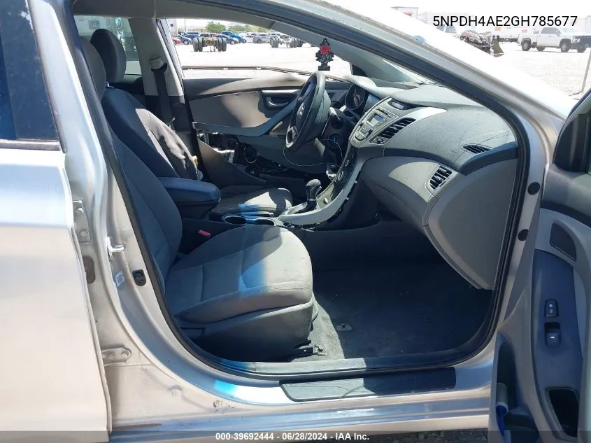 5NPDH4AE2GH785677 2016 Hyundai Elantra Se