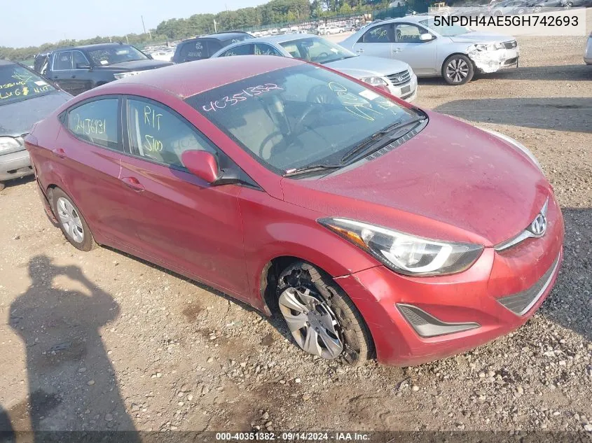 5NPDH4AE5GH742693 2016 Hyundai Elantra Se