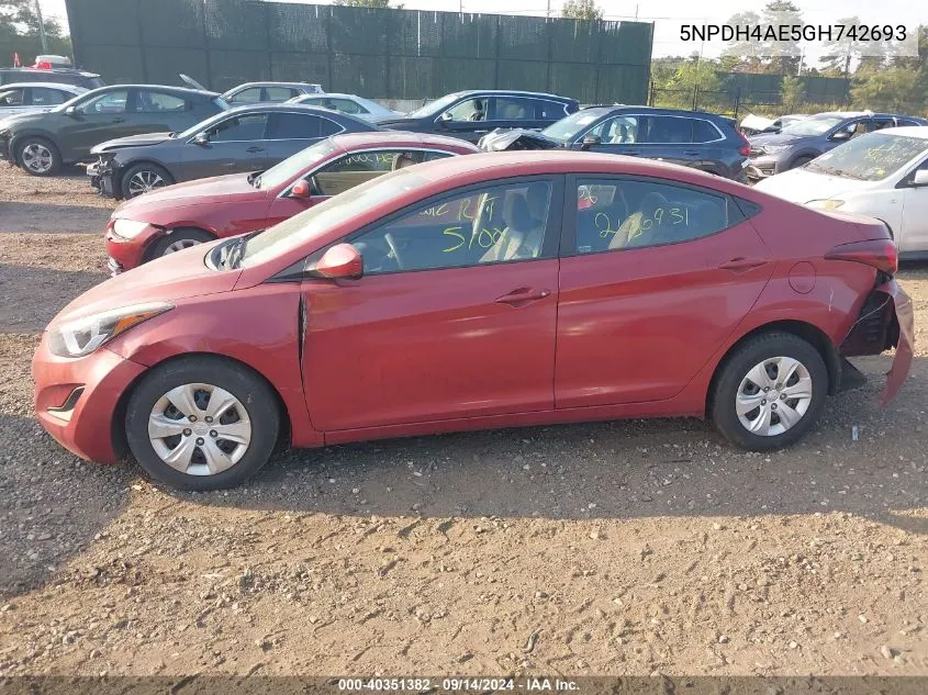 5NPDH4AE5GH742693 2016 Hyundai Elantra Se