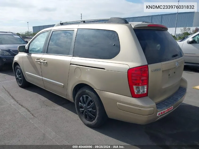 KNDMC233976031832 2007 Hyundai Entourage Gls/Limited/Se