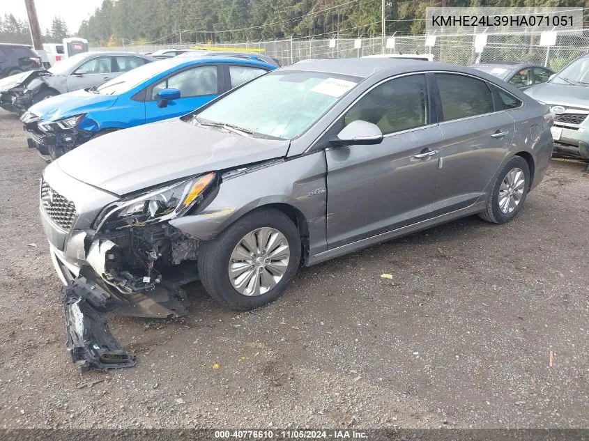 2017 Hyundai Sonata Hybrid Se VIN: KMHE24L39HA071051 Lot: 40776610