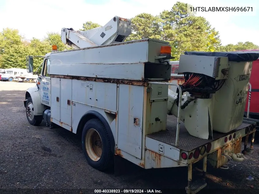 1995 International 4000 4700 VIN: 1HTSLABMXSH696671 Lot: 40338923