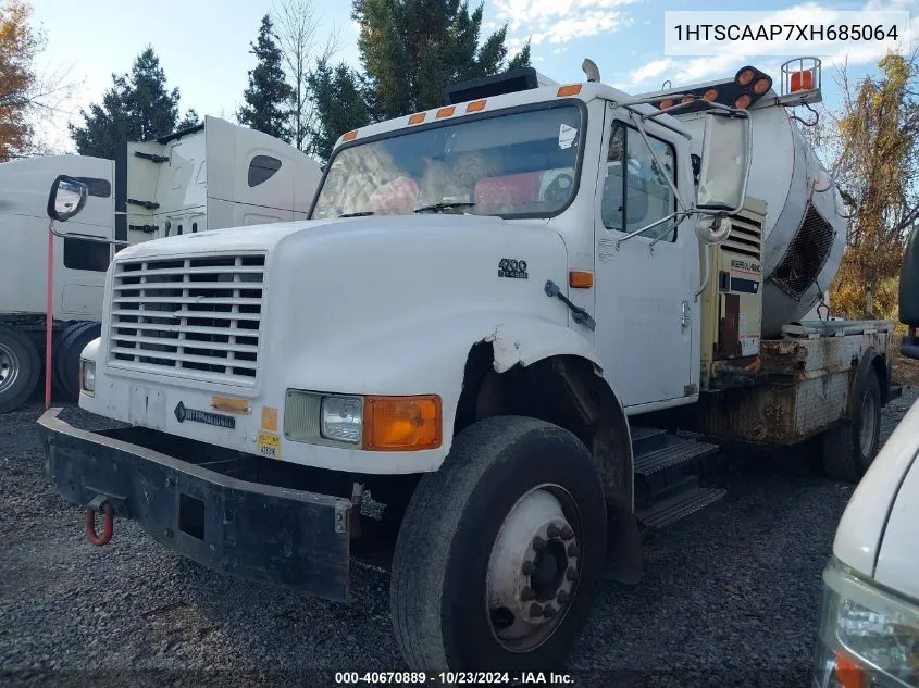 1999 International 4000 4700 VIN: 1HTSCAAP7XH685064 Lot: 40670889