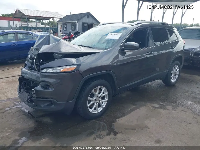 2017 Jeep Cherokee Latitude 4X4 VIN: 1C4PJMCB2HW614251 Lot: 40276864