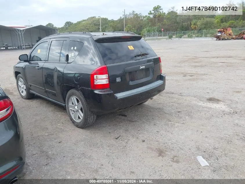 2009 Jeep Compass Sport VIN: 1J4FT47B49D102742 Lot: 40785081