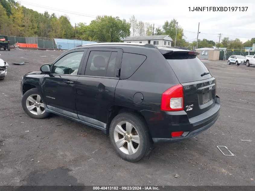 1J4NF1FBXBD197137 2011 Jeep Compass Sport