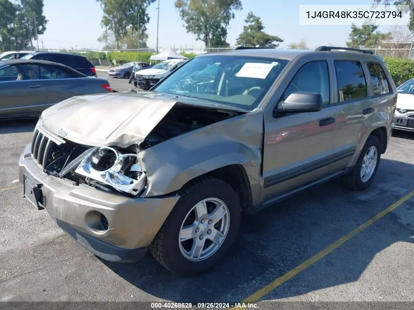 2005 Jeep Grand Cherokee Laredo VIN: 1J4GR48K35C723794 Lot: 40268629