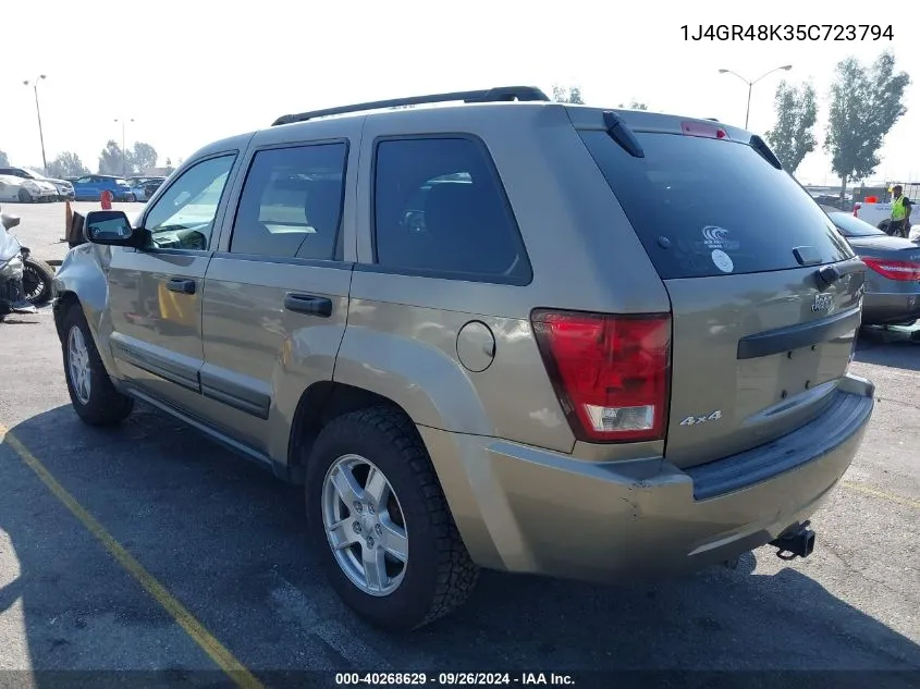 2005 Jeep Grand Cherokee Laredo VIN: 1J4GR48K35C723794 Lot: 40268629