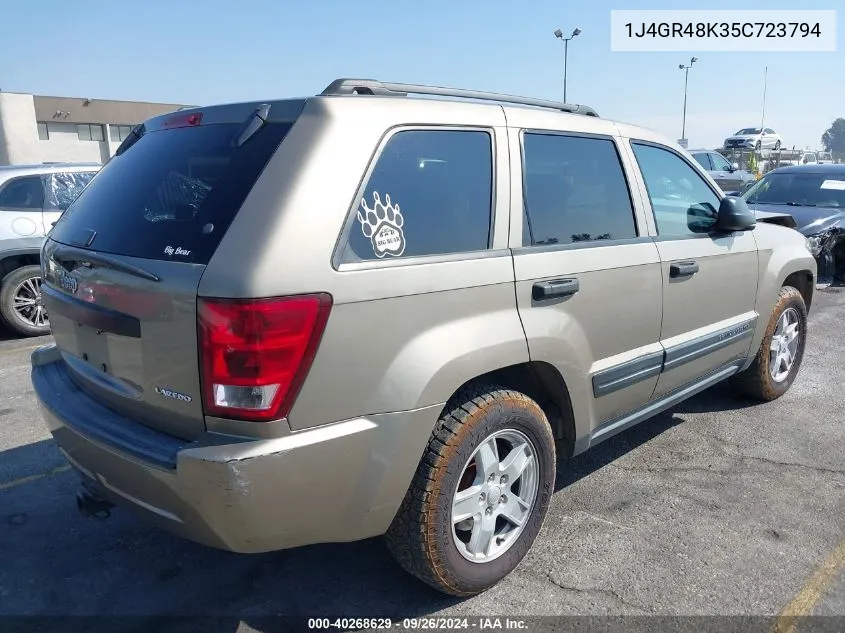 2005 Jeep Grand Cherokee Laredo VIN: 1J4GR48K35C723794 Lot: 40268629