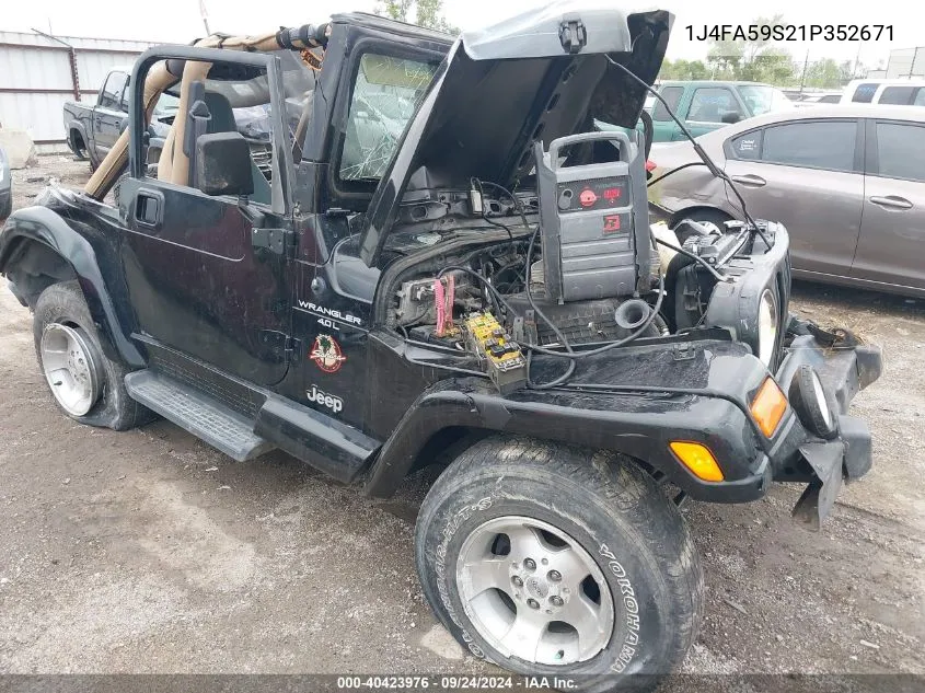 1J4FA59S21P352671 2001 Jeep Wrangler / Tj Sahara