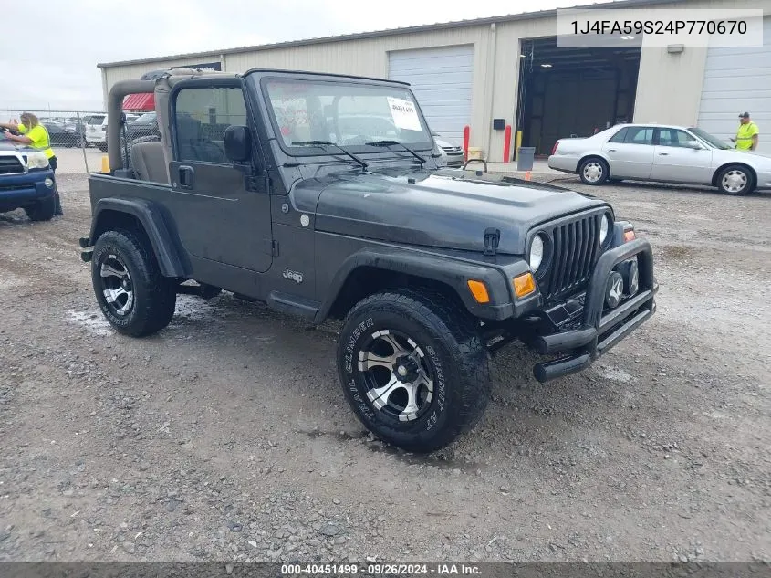 1J4FA59S24P770670 2004 Jeep Wrangler Sahara