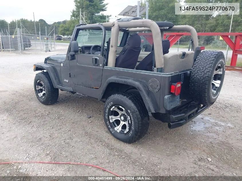 1J4FA59S24P770670 2004 Jeep Wrangler Sahara