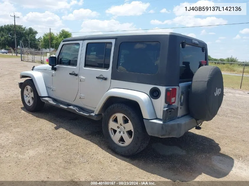 2007 Jeep Wrangler Unlimited Sahara VIN: 1J4GB59137L142136 Lot: 40180167