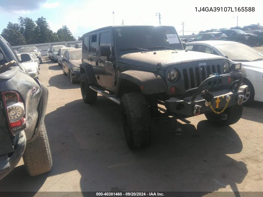 2007 Jeep Wrangler Unlimited X VIN: 1J4GA39107L165588 Lot: 40381460