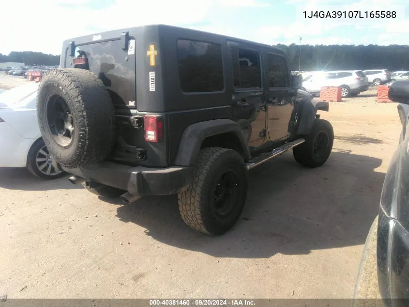 2007 Jeep Wrangler Unlimited X VIN: 1J4GA39107L165588 Lot: 40381460