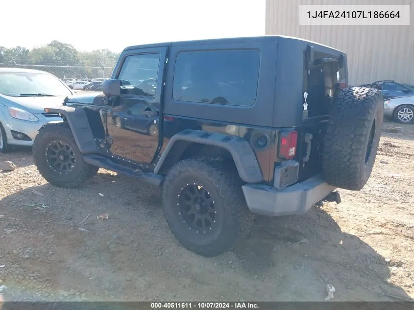 2007 Jeep Wrangler X VIN: 1J4FA24107L186664 Lot: 40511611