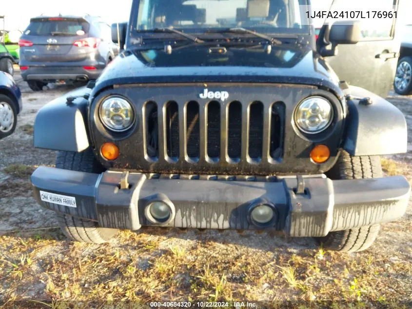 2007 Jeep Wrangler X VIN: 1J4FA24107L176961 Lot: 40654320