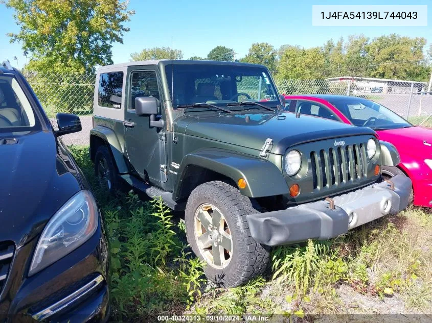 1J4FA54139L744043 2009 Jeep Wrangler Sahara