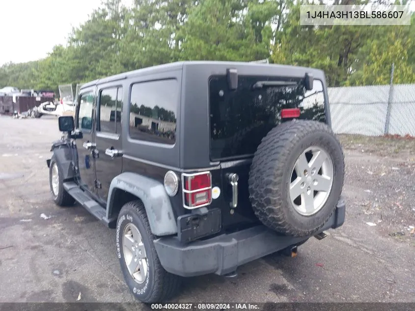 2011 Jeep Wrangler Unlimited Sport VIN: 1J4HA3H13BL586607 Lot: 40024327