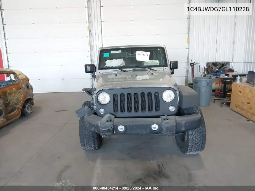 1C4BJWDG7GL110228 2016 Jeep Wrangler Unlimited Sport