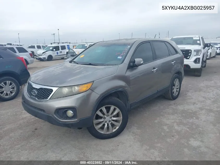 2011 Kia Sorento Ex V6 VIN: 5XYKU4A2XBG025957 Lot: 40323852