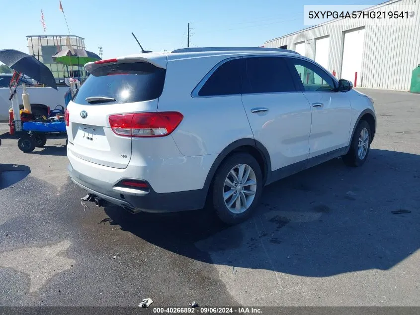 2017 Kia Sorento 3.3L Lx VIN: 5XYPG4A57HG219541 Lot: 40266892