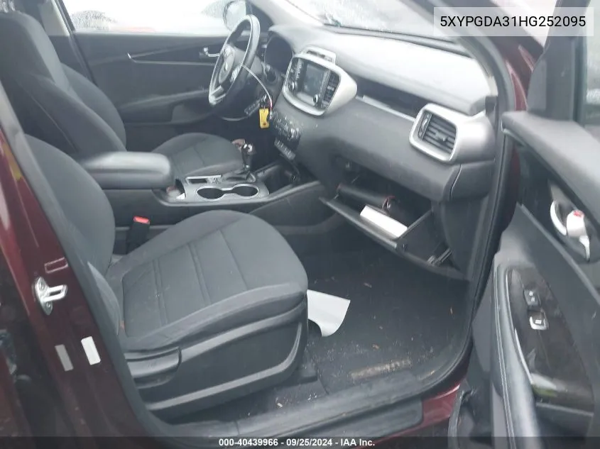 5XYPGDA31HG252095 2017 Kia Sorento 2.4L Lx