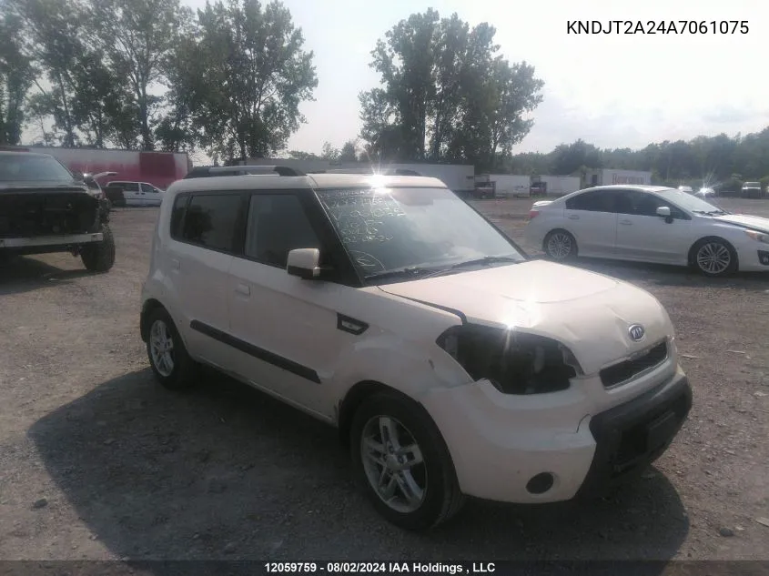 KNDJT2A24A7061075 2010 Kia Soul +/!/Sport